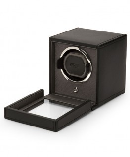 remontoir-une-montre-cub-wolf-1834-couvercle-cuir-noir_461103-ouvert