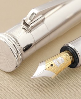 stylo-plume-graf-von-faber-castell-classique-argent-massif_148570-graf-von-faber-castell-plume-or