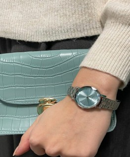 montre-pierre-lannier-multiples-cadran-vert-bracelet-acier-dore_012p562-pierre-lannier-porte