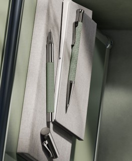stylo-roller-graf-von-faber-castell-guilloche-noir_145326 -graf-von-faber-castell-ouvert-visuel