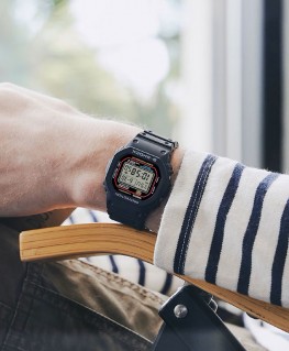 montre-casio-g-shock-rectangulaire-noir_dw-5600rl-1er-casio-image-porte