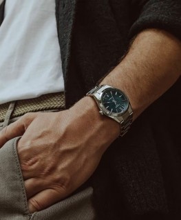 montre-casio-edifice-automatique-carbone-texture-bleu_efk-100d-2aer-casio-porte