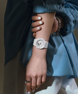montre-casio-g-shock-gma-p2110-blanche_gma-p2110-7aer-casio-porte
