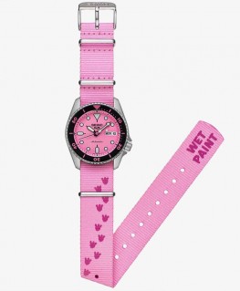 montre-seiko-5-sport-panthere-rose-edition-limitee_srpm07k1-seiko-bracelet-nylon-rose