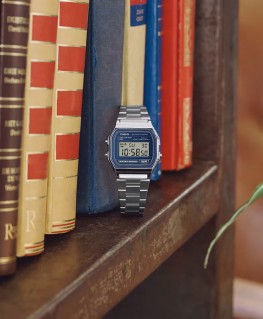 montre-casio-vintage-acier-fond-bleu_a158wea-2ef-casio-image1