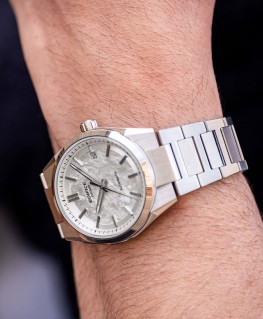 montre-casio-edifice-automatique-carbone-texture-blanc_efk-110d-7aer-casio-porte