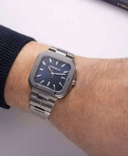montre-herbelin-cap-camarat-square-quartz-bleu-acier-14546B15-porte