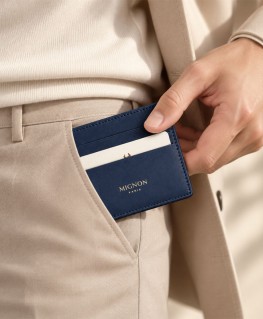 étui-cartes-mignon-paris-bon-voyage-bleu-marine-800612M-porté