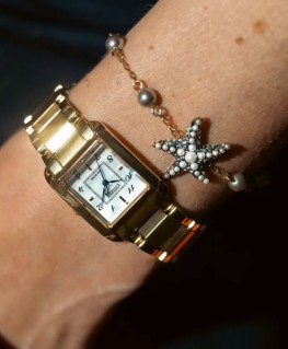 montre-femme-citizen-l-eco-drive-EW5602-81D-nacré-blanche-dorée-porté