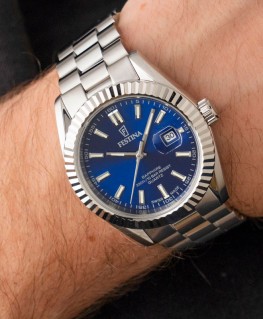 montre-festina-swiss-made-bleu_F20084/B-porté