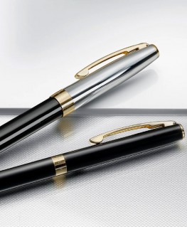 Stylo Plume Sheaffer® Sagaris Noir Brillant capuchon chromé et finitions dorées