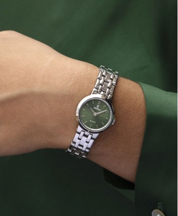 montre-festina-mademoiselle-vert-bracelet-acier_F20746/5-porté