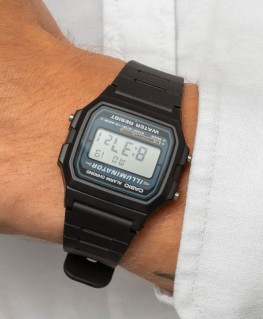 montre-casio-collection-digitale-noire_F-105W-1A-porté